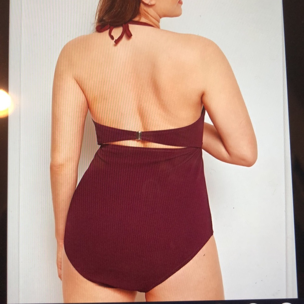 Scalloped trim cut out bathing suit - Picture 3 of 3